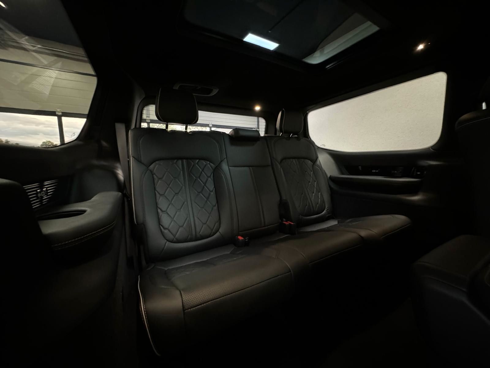 Fahrzeugabbildung Jeep GRAND WAGONEER SER. III BLACK LINE-24"6.4L V-8 .
