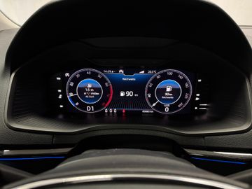 Skoda Karoq Scout 1.5 AHK*Panodach*Kamera*