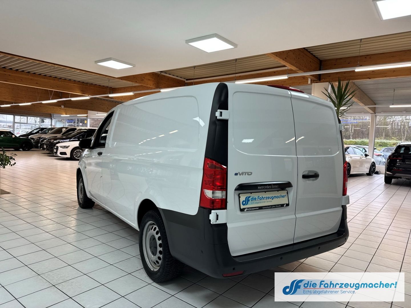 Fahrzeugabbildung Mercedes-Benz Vito Kasten e111 lang DAB SHZ Rückfahrkam. Notbr