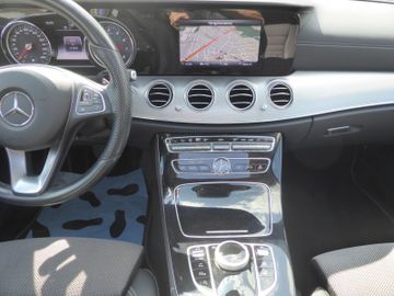 Mercedes-Benz E-Klasse E 250 T Avantgarde AHKNaviR-KamLEDG