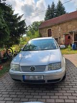 Volkswagen VW Bora 1.6 - Volkswagen Bora mit Benzin-Antrieb: Kombi, 1.6