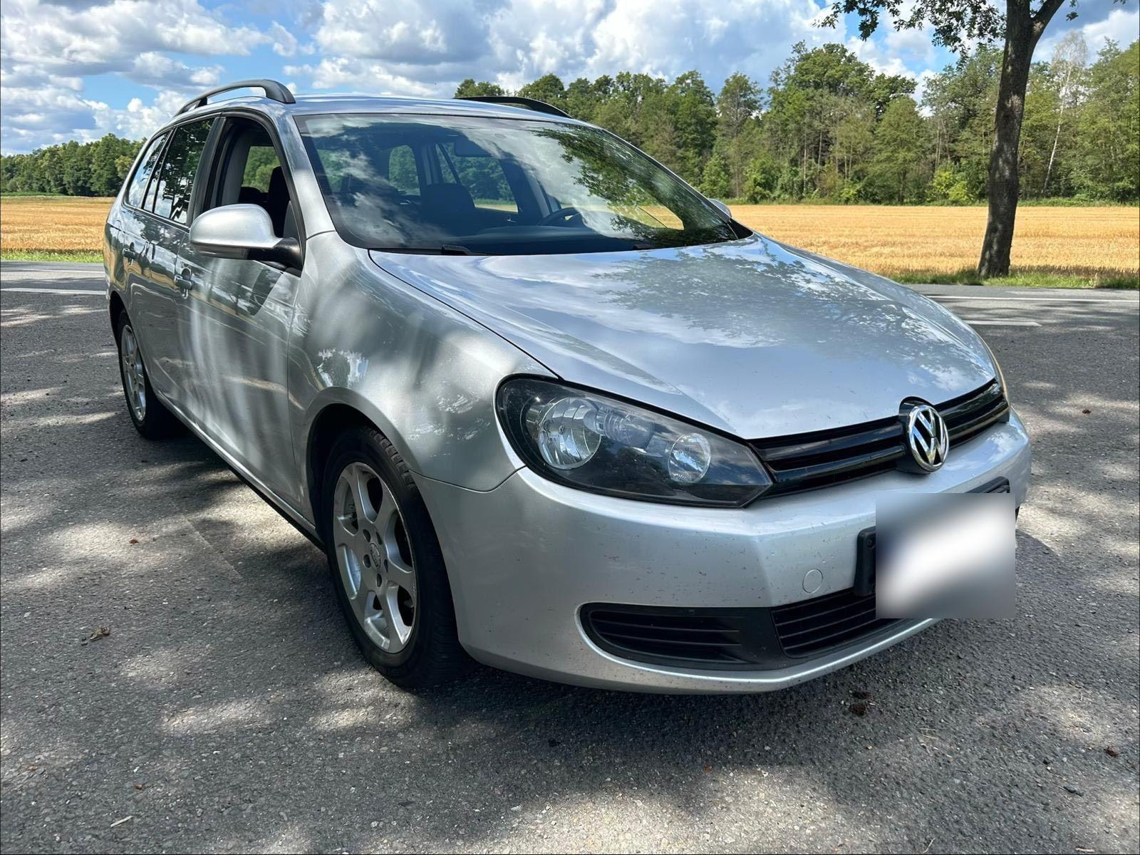 Volkswagen Golf 2012 — rear view