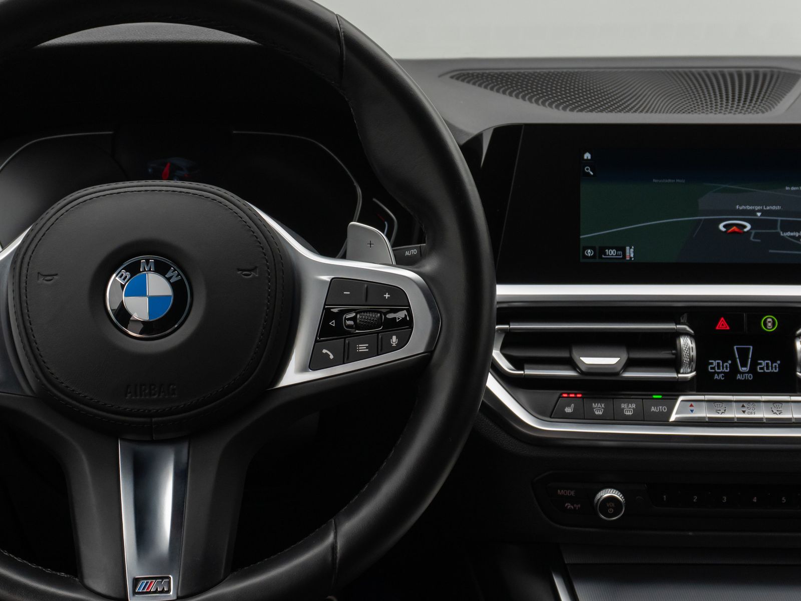 Fahrzeugabbildung BMW 320d M Sport Kamera HUD HiFi Stop&Go AHK Alarm