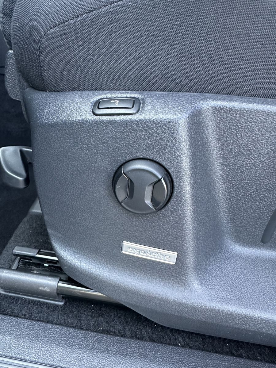 Fahrzeugabbildung Volkswagen Touran 2.0 TDI DSG Highline NAV+LED+ACC+KAMERA