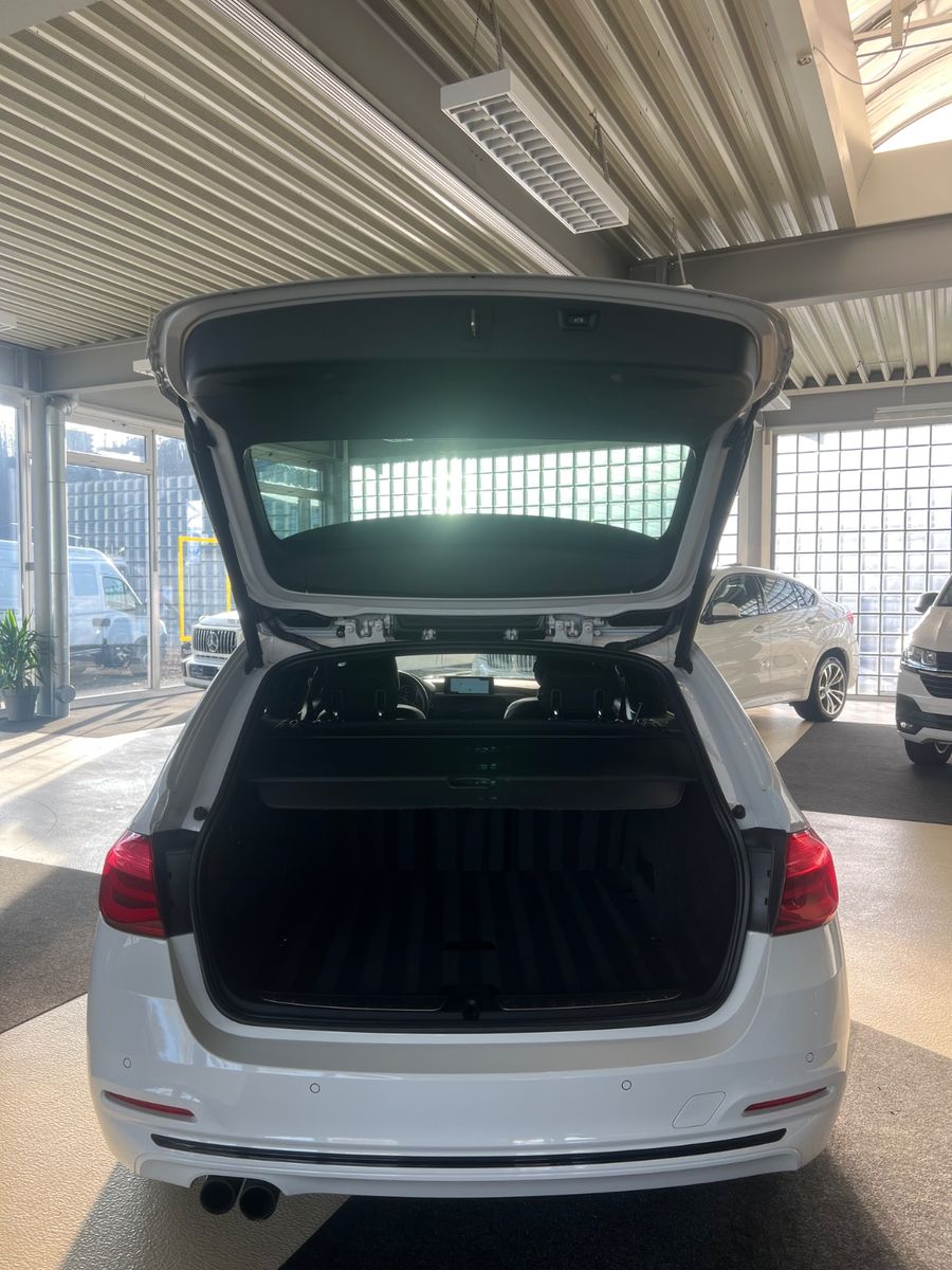 Fahrzeugabbildung BMW 320 i Touring xDrive Sport Line *NAVI PROF*LED*
