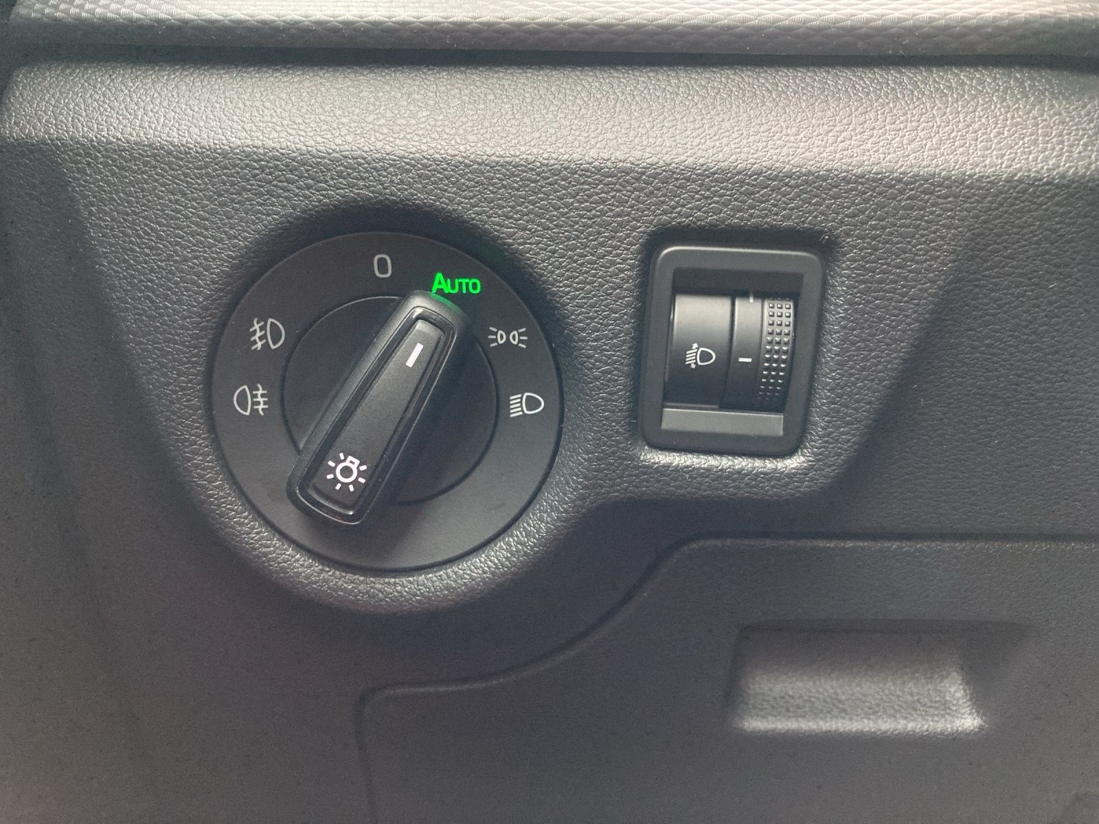 Fahrzeugabbildung SKODA Kamiq 1.0 TSI Essence DSG SHZ LED AHZV