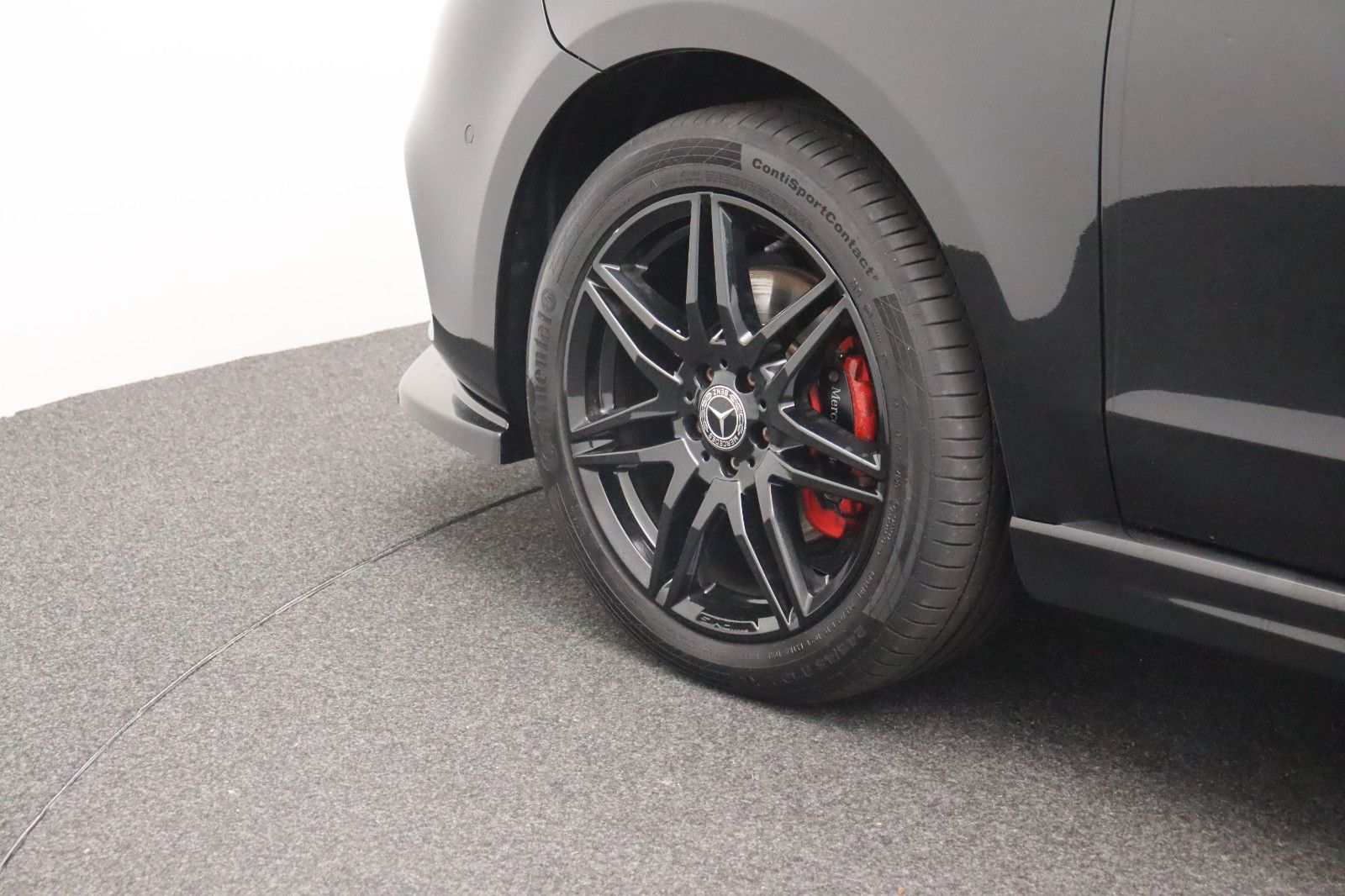 Fahrzeugabbildung Mercedes-Benz V 300d Avantgarde AMG 4Matic e.lang Hundebox