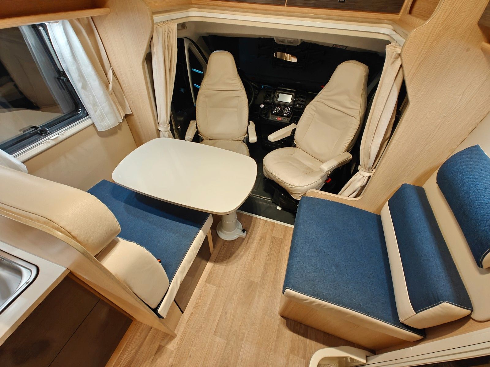 Fahrzeugabbildung XGO Dynamic 95 P - Autom. SAT, TV, Einzelbetten -