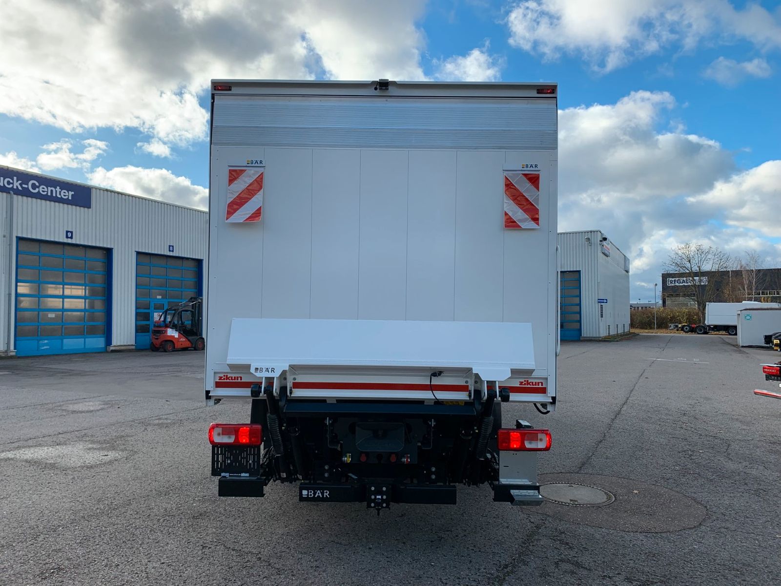 Fahrzeugabbildung DAF FA XD 370 zikun Swing-Board-Aufbau