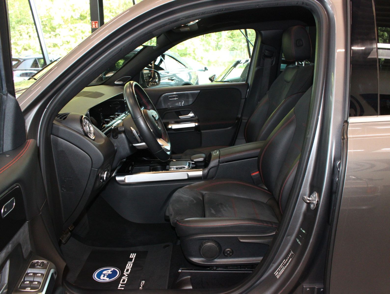 Fahrzeugabbildung Mercedes-Benz GLB 250 4Matic AMG Line Pano*Widescreen*Kamera