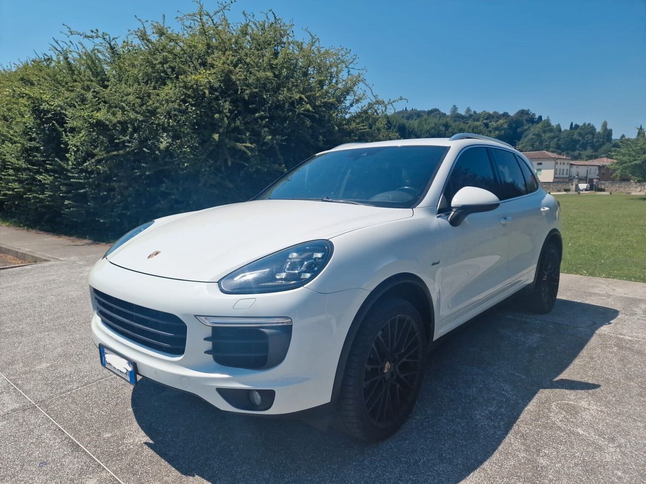 Porsche Cayenne - 1