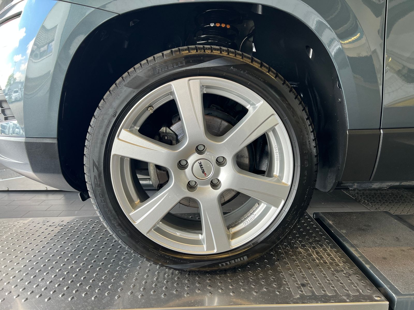 Fahrzeugabbildung SKODA Karoq 1.5 TSI ACT Drive 125 years *AHK, LED, Sta