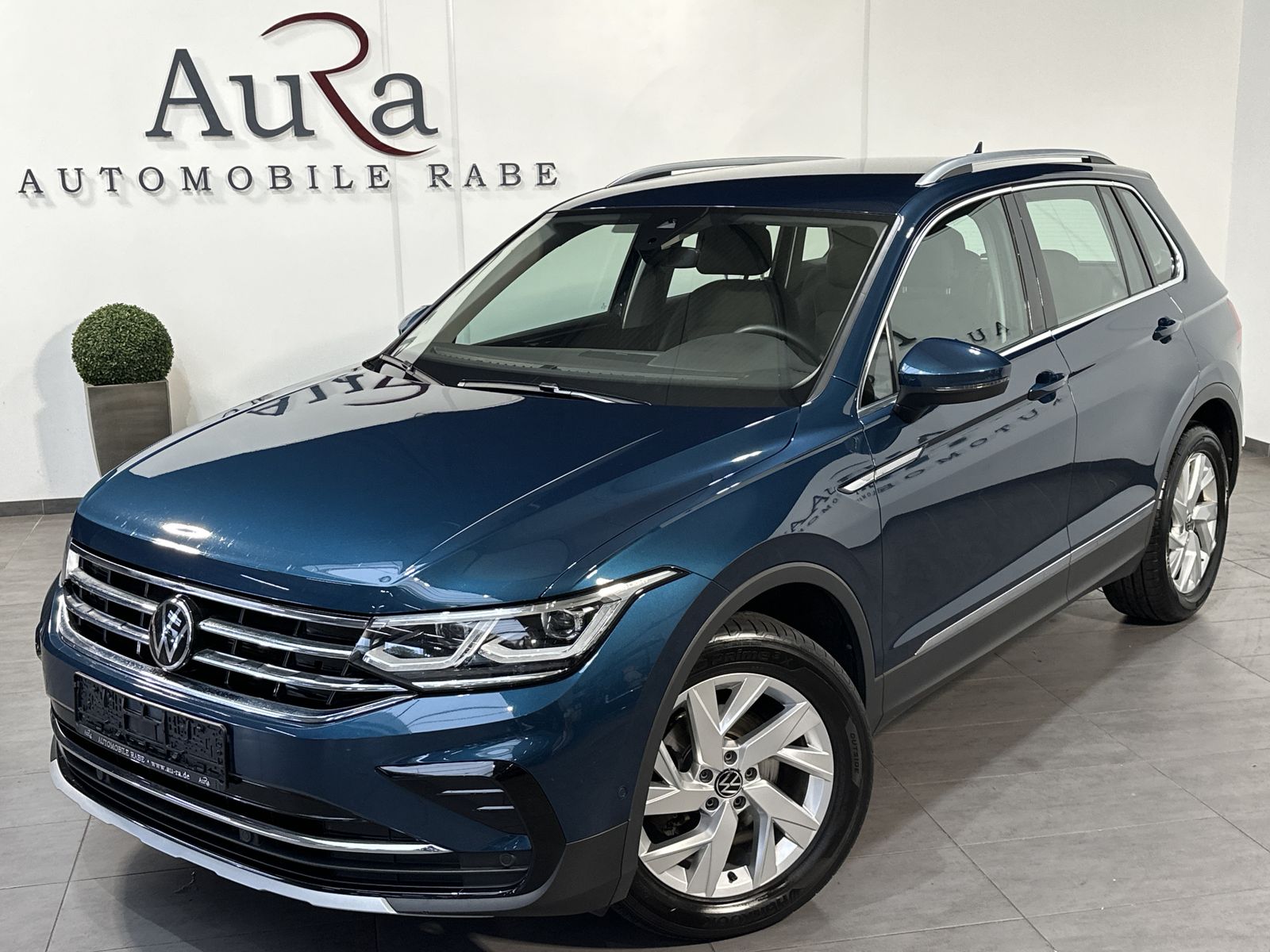 Fahrzeugabbildung Volkswagen Tiguan 2.0 TDI DSG Elegance NAV+MATRIX+ACC+VCOCK