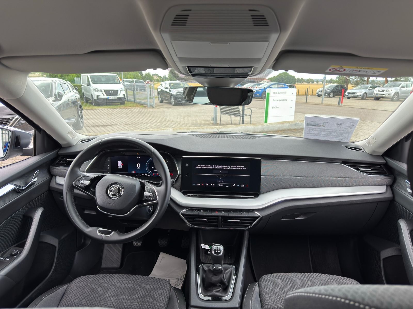 Fahrzeugabbildung SKODA Octavia Combi 1.5 TSI 6-Gang*NAVI*AHK*Head-Up*Si