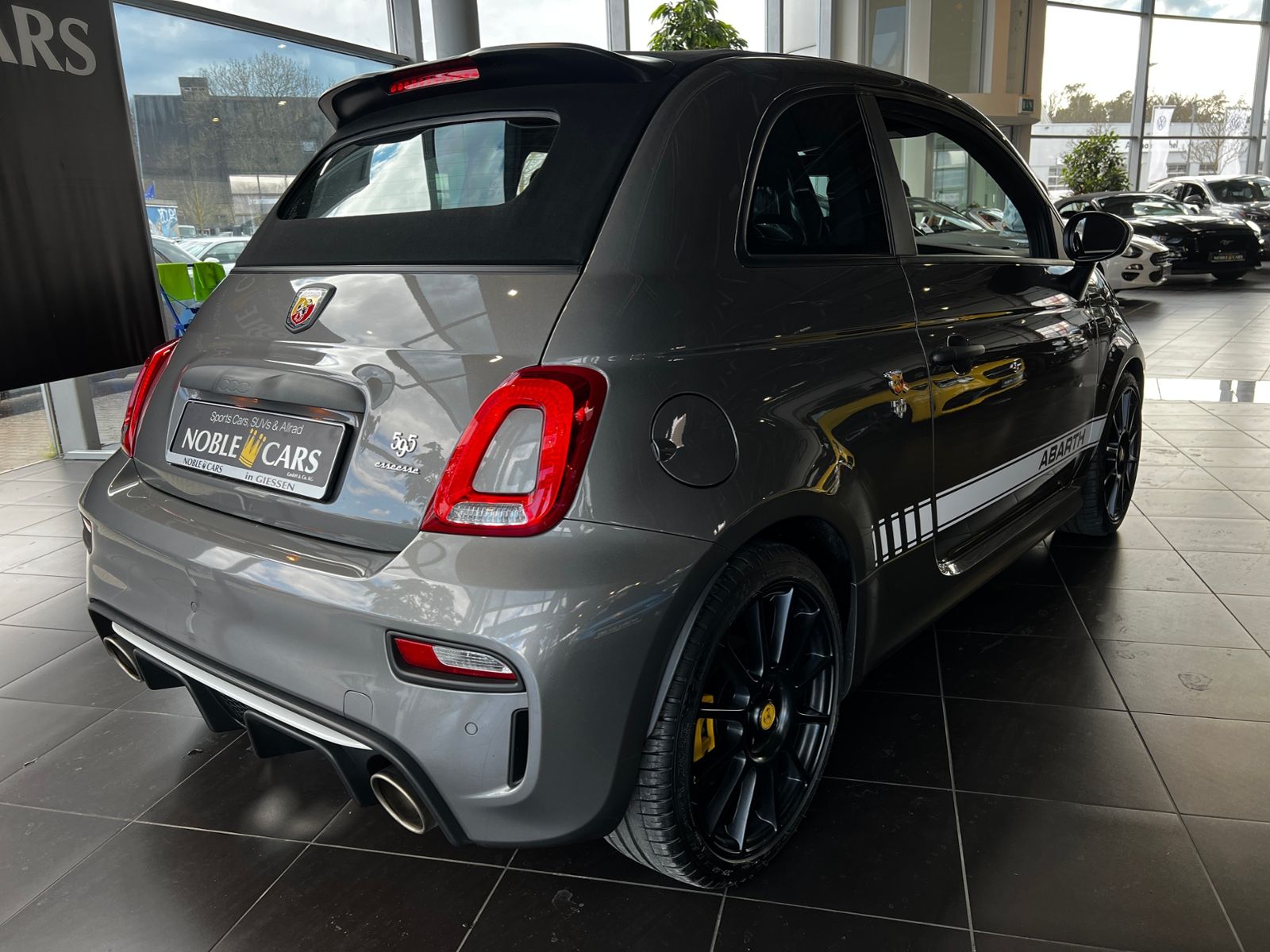 Fahrzeugabbildung Abarth 595C esseesse AKRAPOVIC XENON NAVI ALU