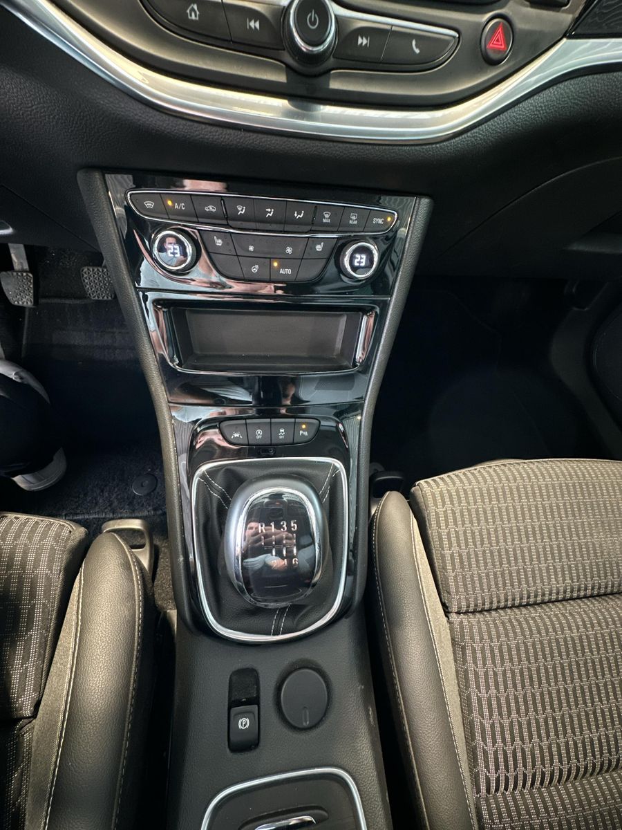 Fahrzeugabbildung Opel Astra K Design & Tech+NAVI+SHZ+USB+LED+S&S+PDC+