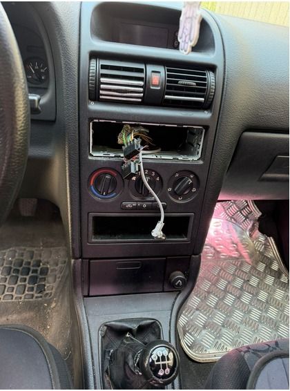 Fahrzeugabbildung Opel Astra G 1.6i Limousine ERSATZTEILGEWINNUNG Comfo