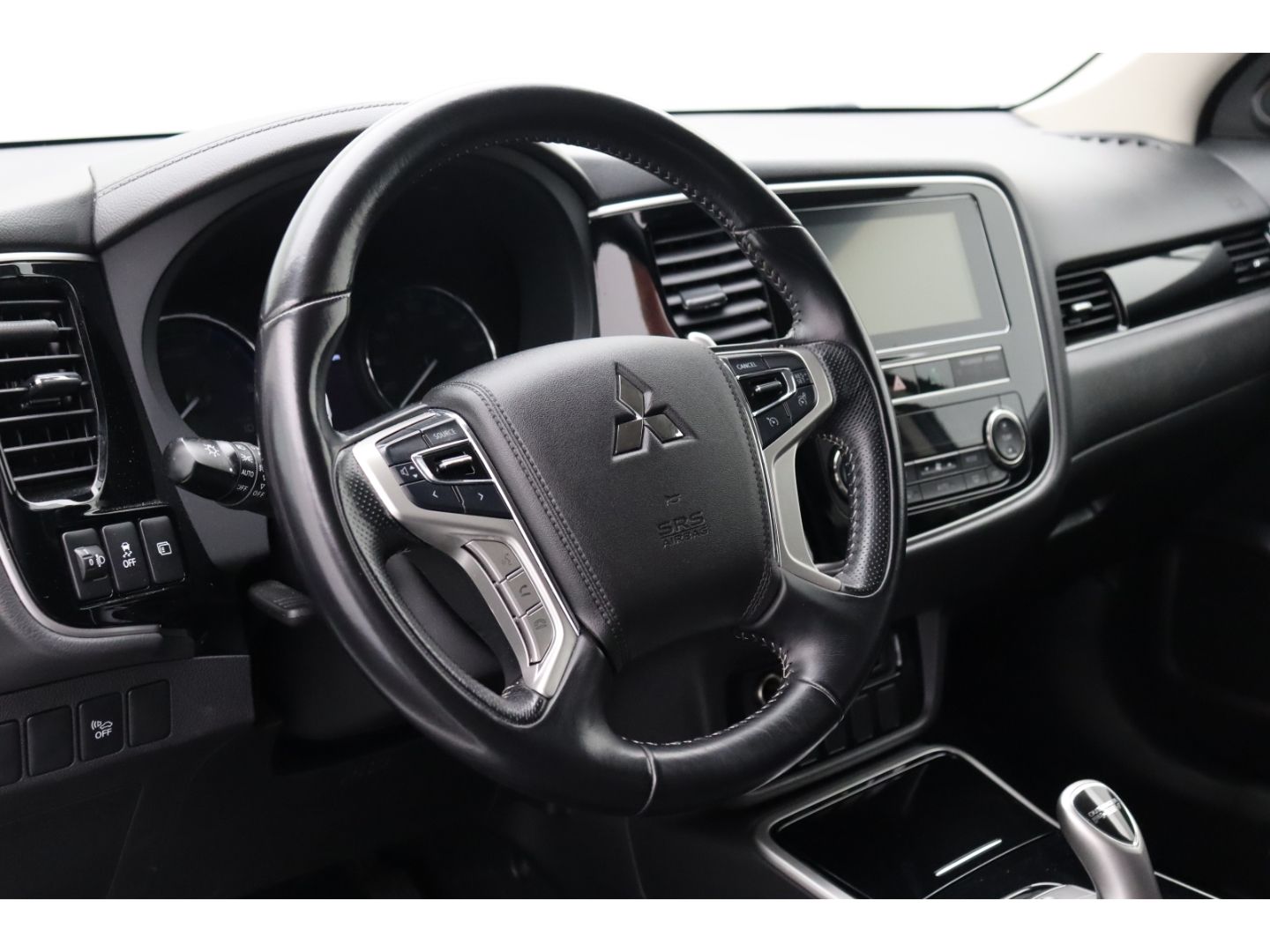 Fahrzeugabbildung Mitsubishi Plug-in Hybrid Outlander PHEV Basis 4WD Tempomat