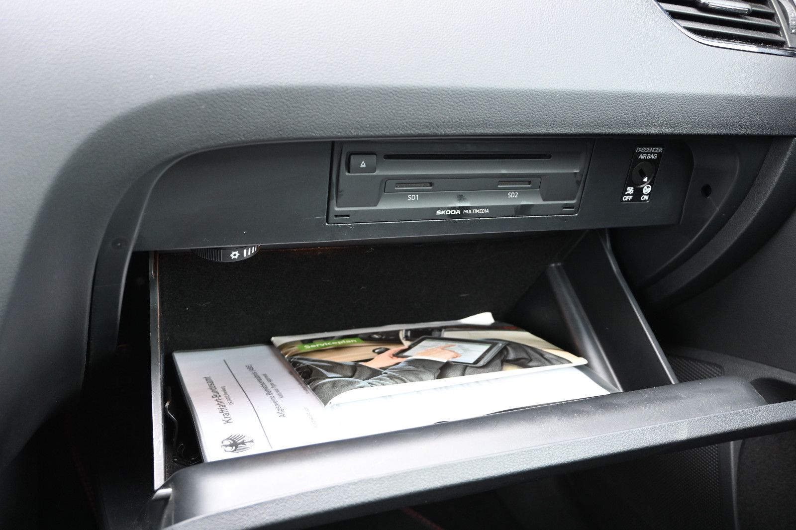 Fahrzeugabbildung SKODA Octavia 2.0 TDI Green tec DSG RS Combi °AHK°STHZ