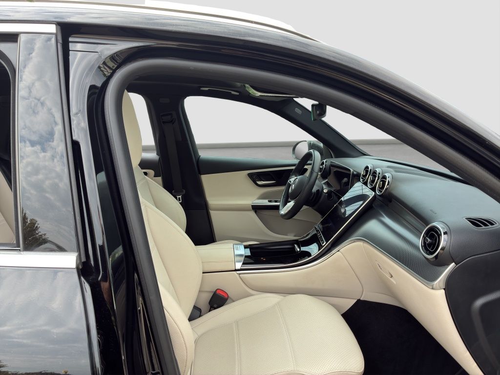 Fahrzeugabbildung Mercedes-Benz GLC 200 4MATIC PANO-SD*LED*EASY-PACK*AMBIENTE*