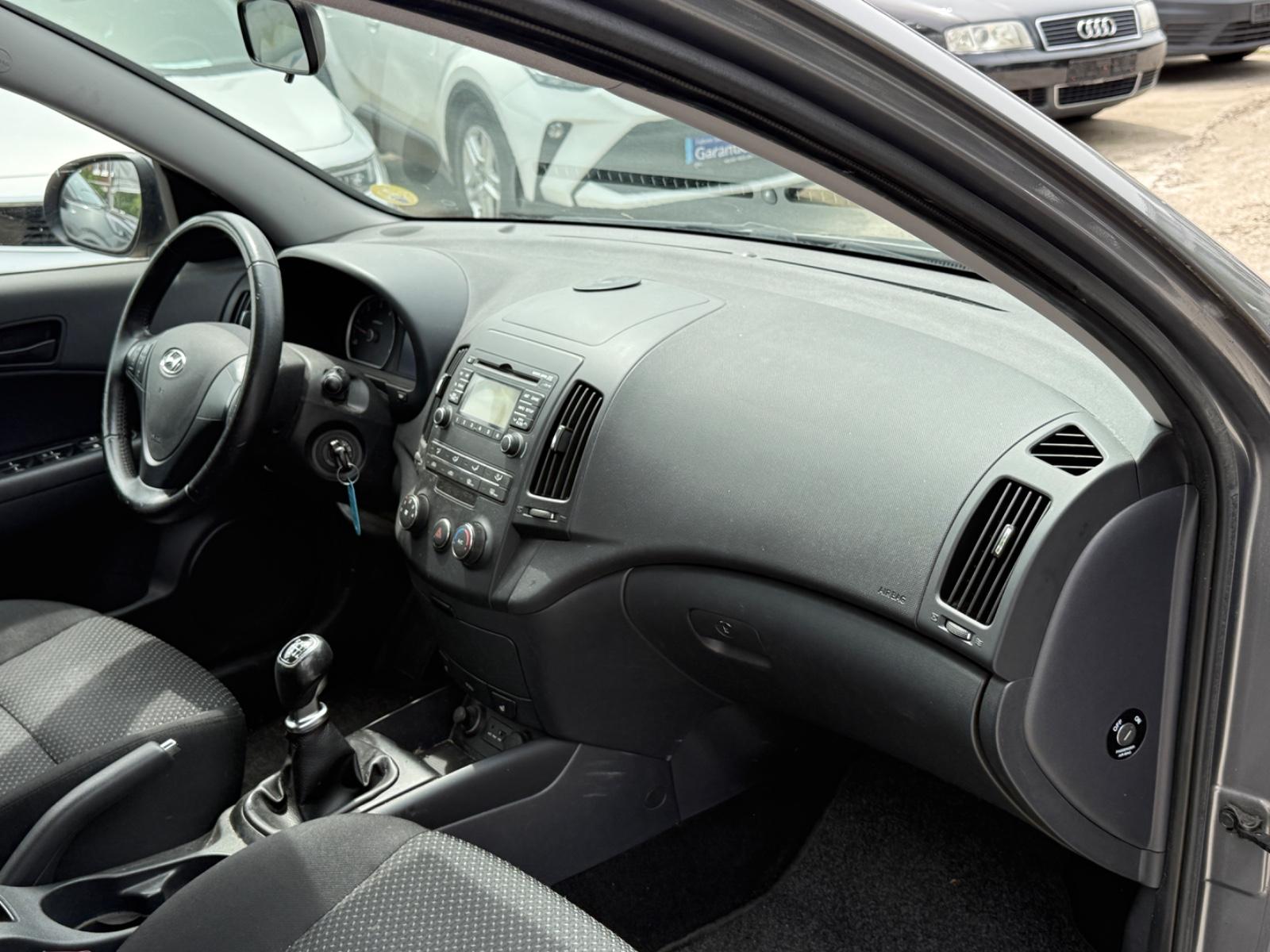 Hyundai i30 2012 — photo 16