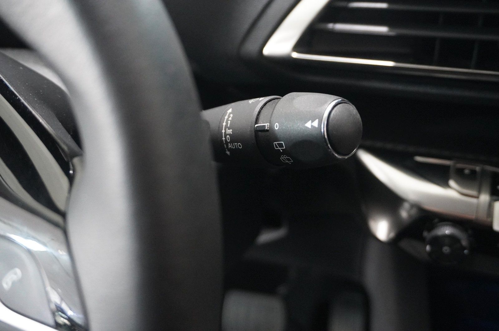 Fahrzeugabbildung Peugeot 3008 Hybrid PHEV ALLURE NAVI/LED/KAMERA/SHZ/AHK