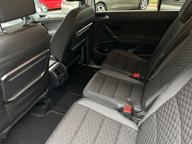 Fahrzeugabbildung Volkswagen Touran 1.6 TDI 7 Sitze+Navi+SHZ+BT+PDC+LM+