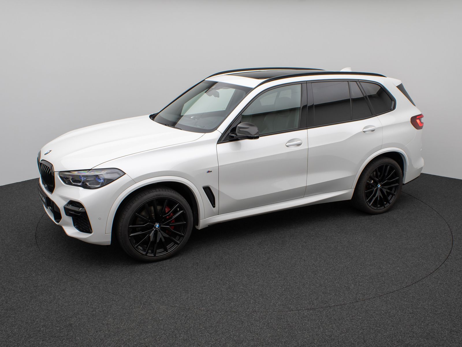 Fahrzeugabbildung BMW X5 xD30d M Sport Panorama Laser 360°HUD DAB B&W