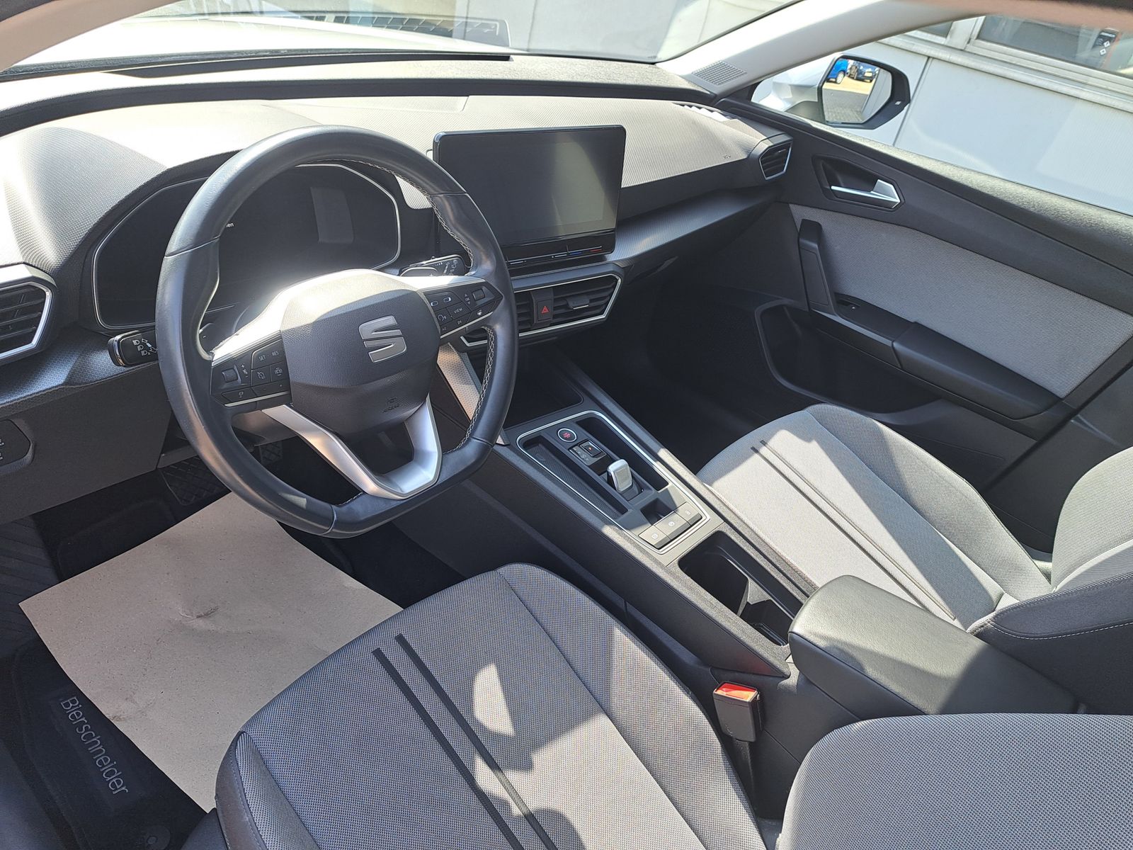 Fahrzeugabbildung SEAT Leon Style ST 2.0 TDI DSG LED PARK-ASSIST NAVI