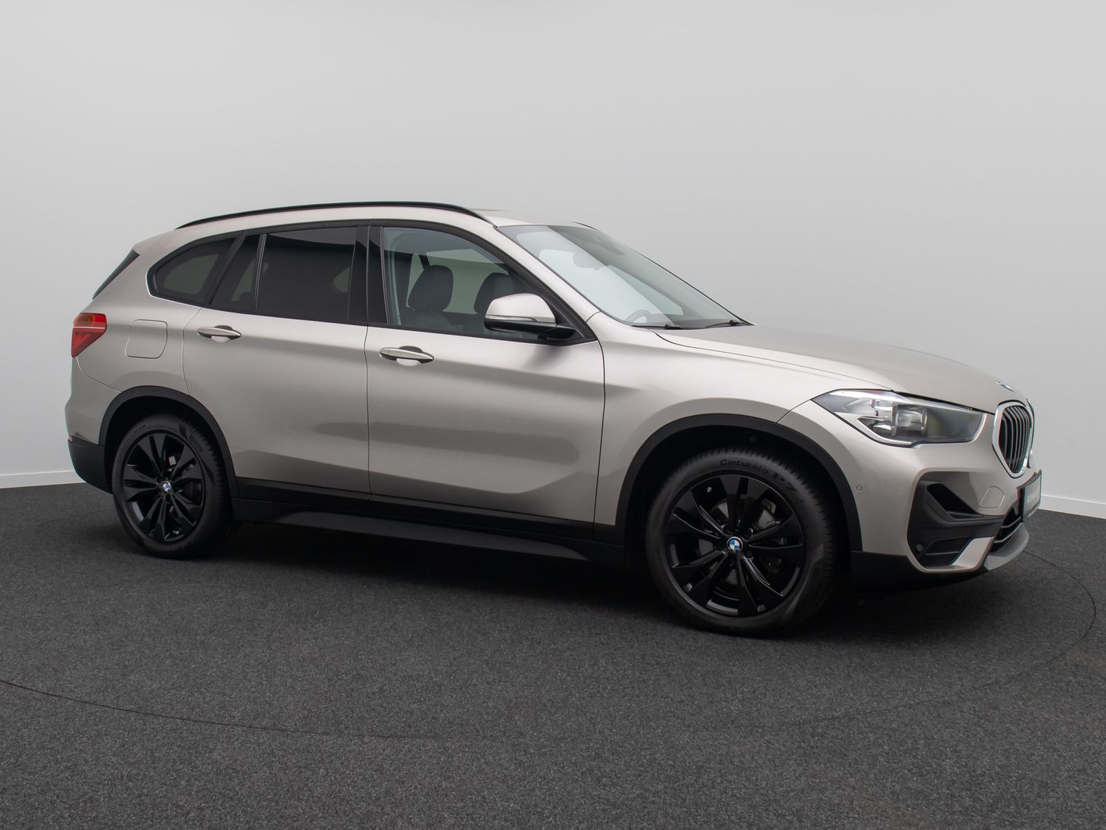 Fahrzeugabbildung BMW X1 xD18d Panorama Kamera DAB HiFi MSport Leder
