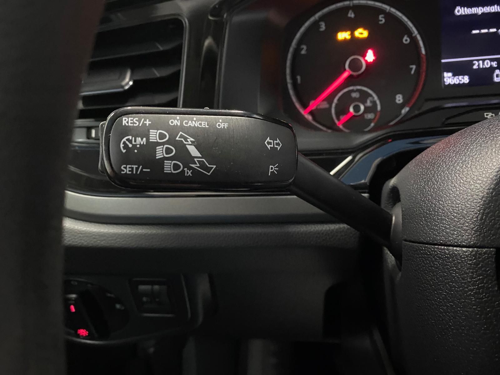 Fahrzeugabbildung Volkswagen Polo 1.0 TSI Comfortline PDC+SITZHEIZ+ALLWETTER+