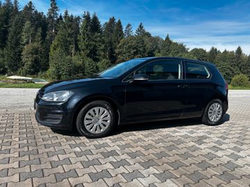 Volkswagen Golf - 1