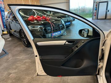 Volkswagen Golf VI*TEMPO*NAVI*PDC*ALCANTARA*1-HAND*
