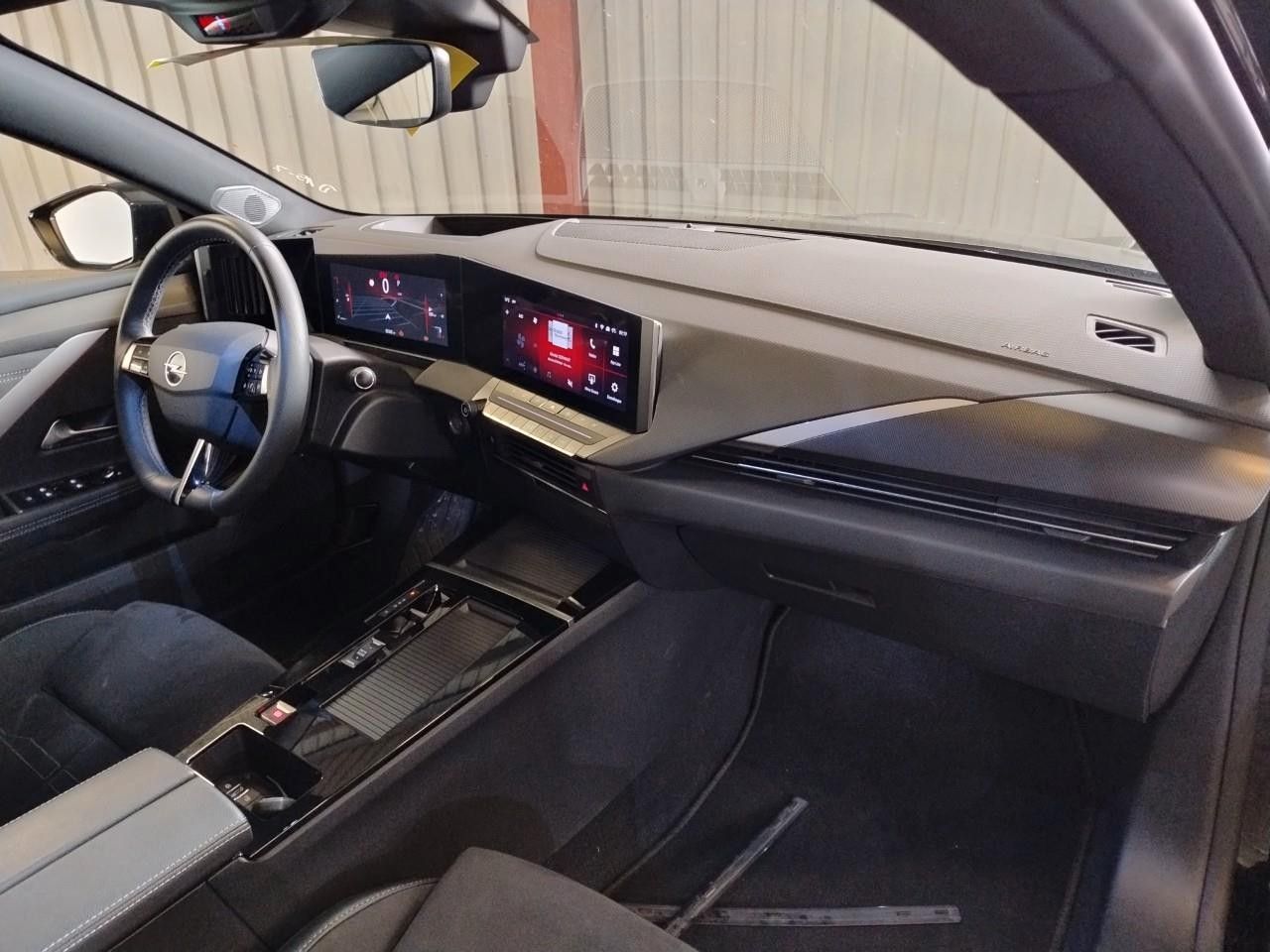 Fahrzeugabbildung Opel Astra L ST 1.2T ULTIMATE NAVI/LED/VIRTUAL/SH/DAB