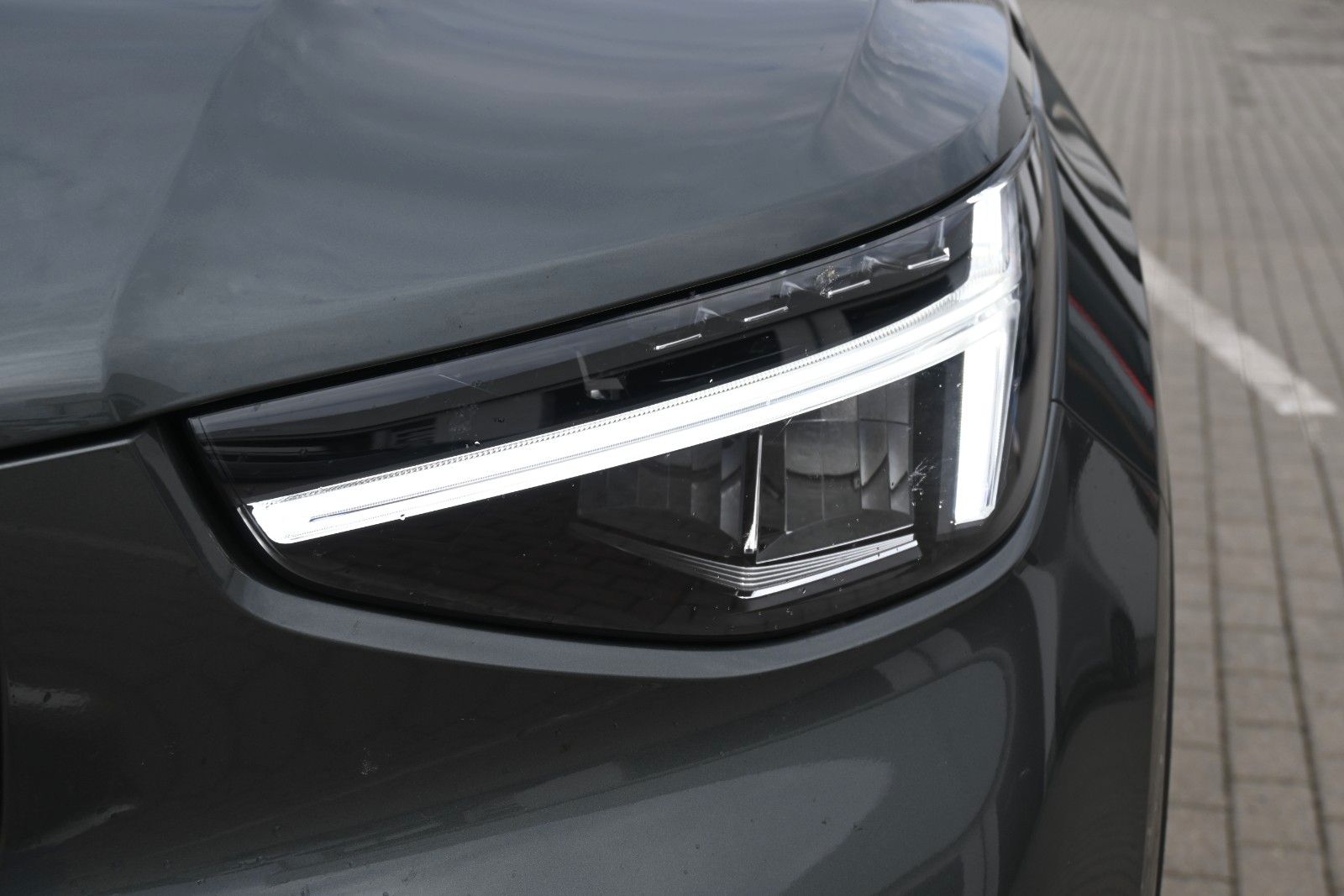 Fahrzeugabbildung Volvo XC40 B3 DKG Plus Dark*STDHZG*360°*H&K*ACC
