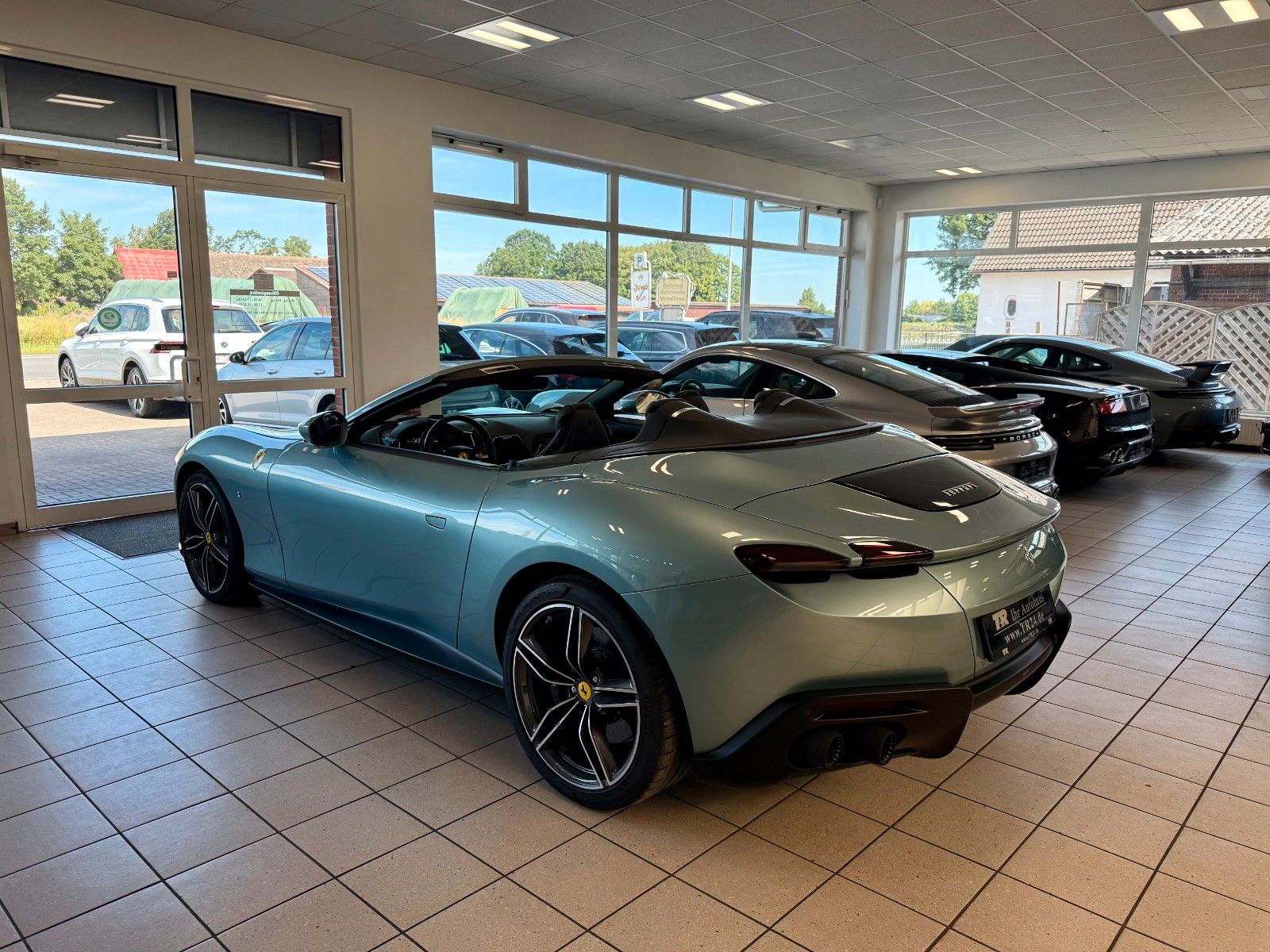 Fahrzeugabbildung Ferrari Roma Spider "SpecialColor"/JBL /Matrix /ACC/PPF
