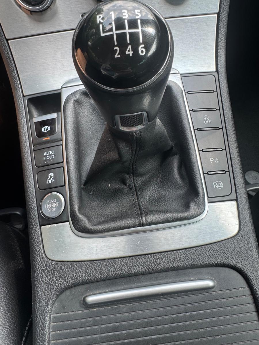 Volkswagen Passat 2012 — photo 8