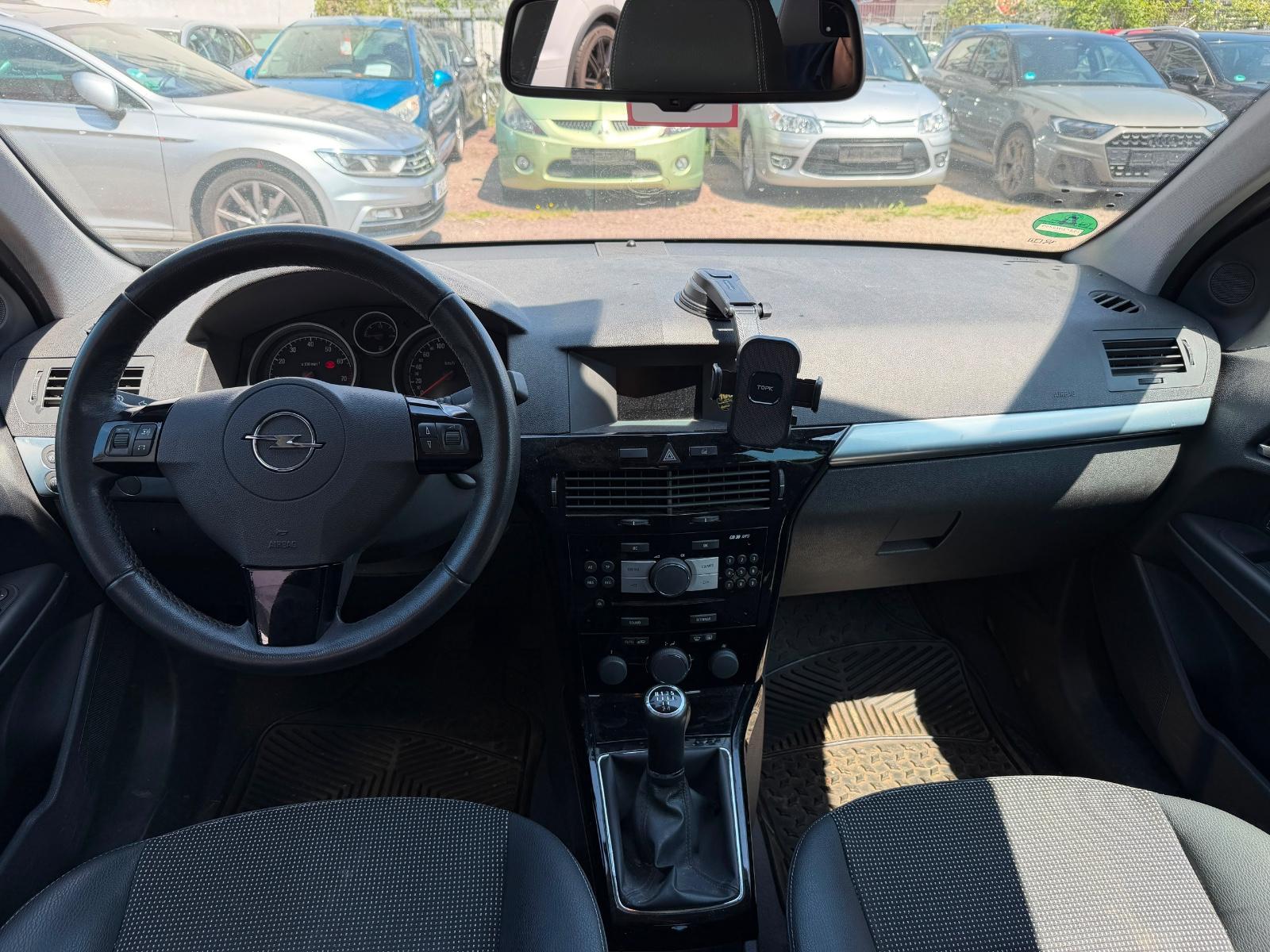 Opel Astra 2009 — photo 13