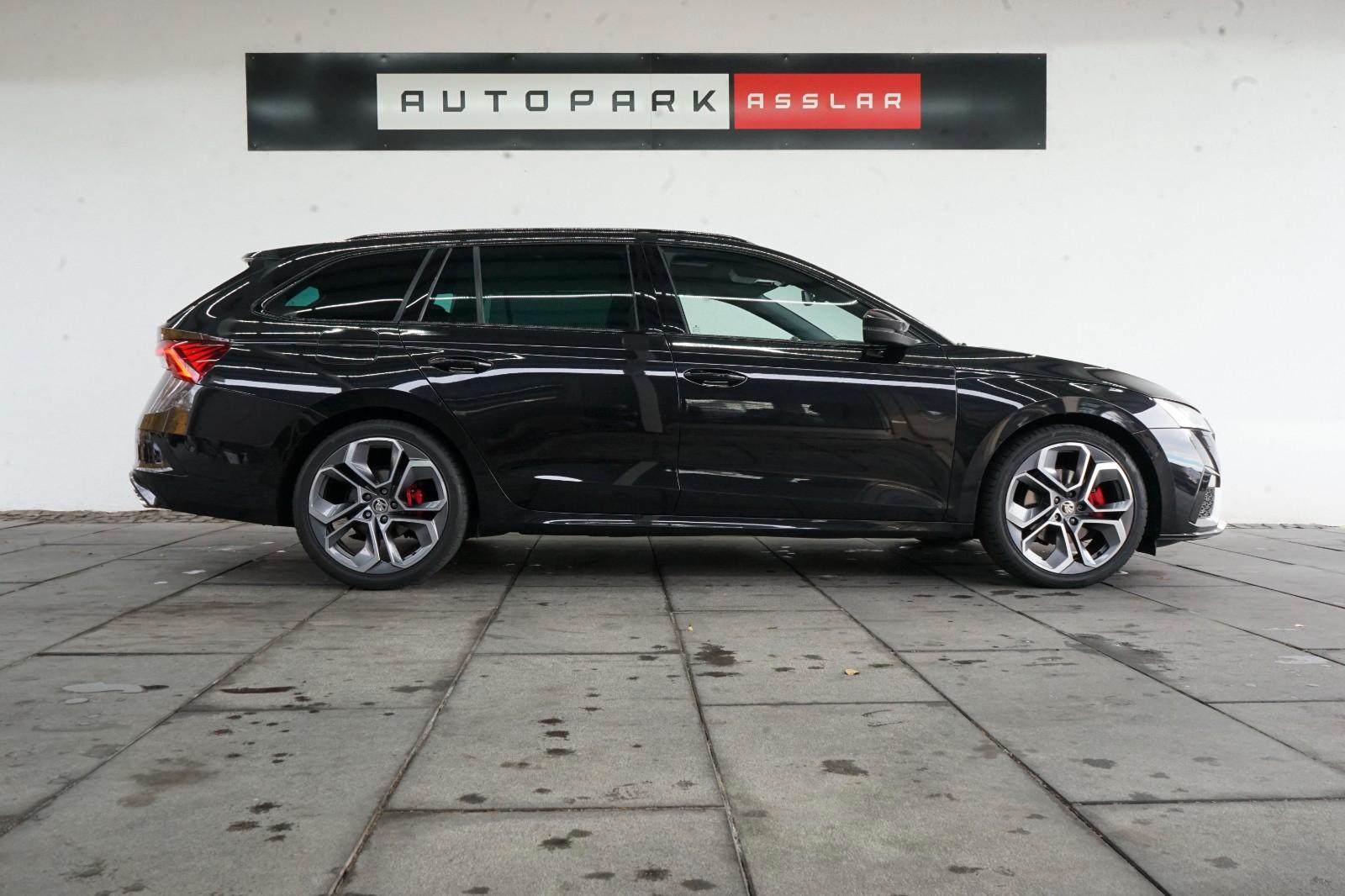 Skoda Octavia Combi RS Plus 4x4/PANO/STHZ/HUD/CAM/19z