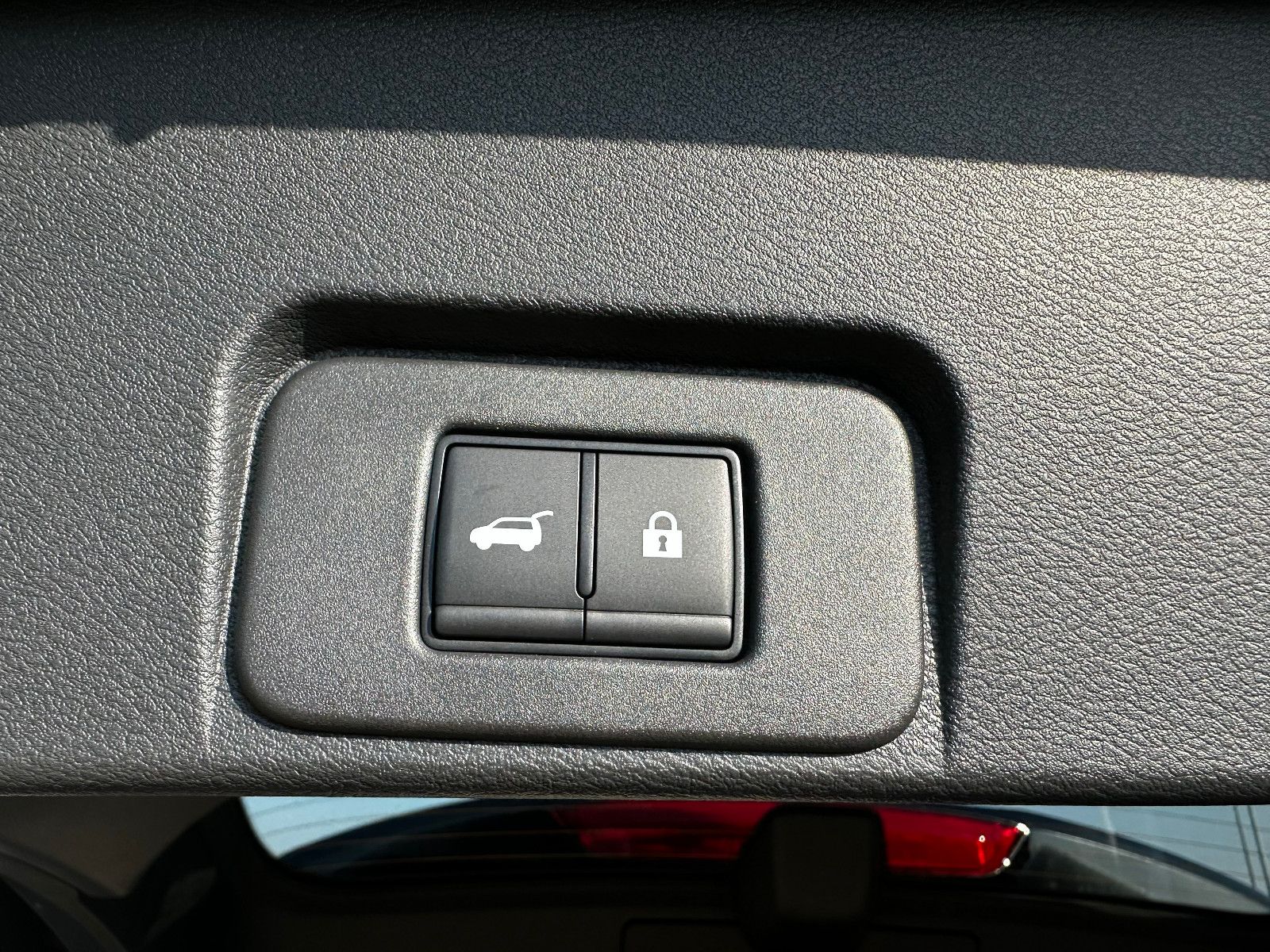 Fahrzeugabbildung Nissan X-Trail Tekna 1,5 VC-T CVT  2WD   ACC