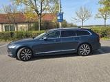 Volvo V90 dunkelblau metallic - : Beige, Metallic