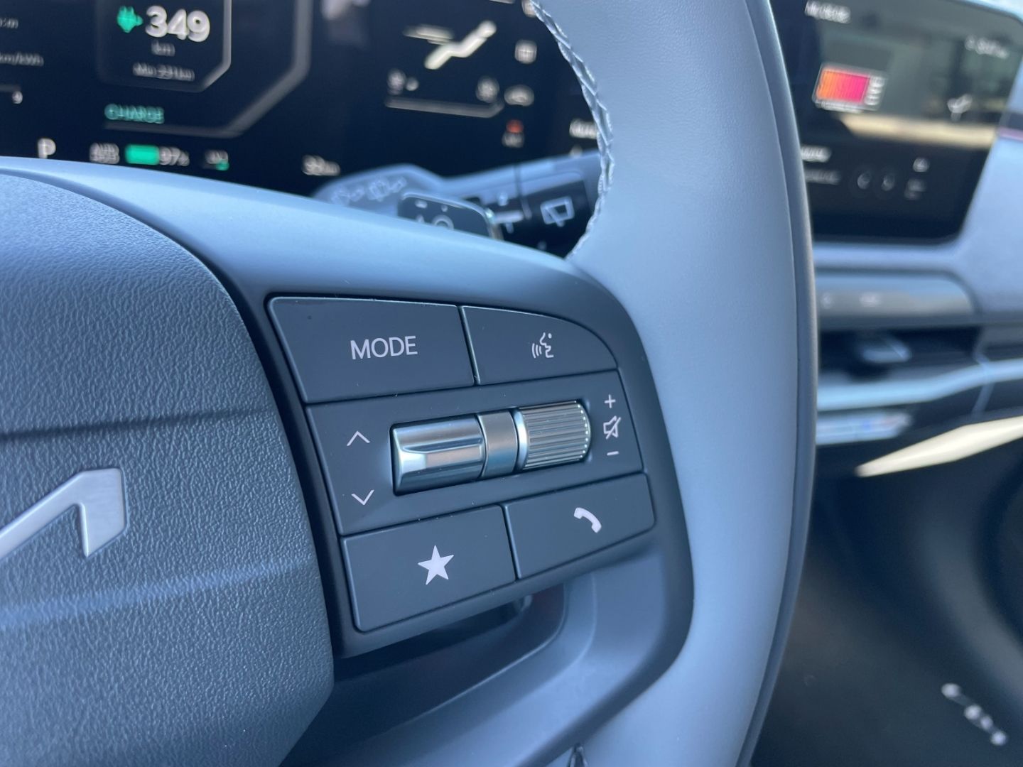 Fahrzeugabbildung Kia EV3 150 kW Earth LED totWinkAss 360 Kamera