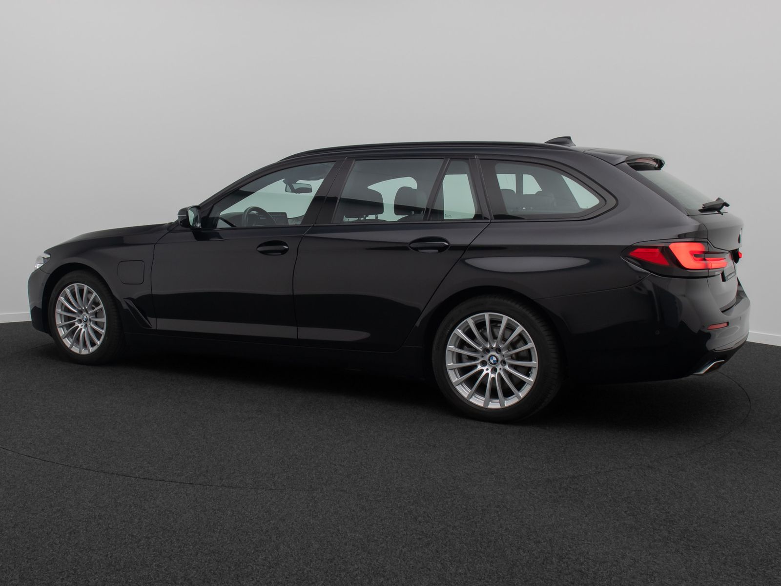 Fahrzeugabbildung BMW 530e xD 360°HUD DAB H/K 4xKlima Komfort AHK ACC