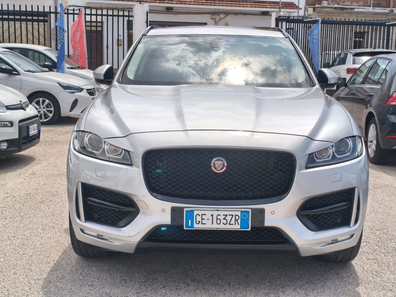 Jaguar F-Pace 2.0 D 180 CV AWD Automatic Pure 20 imagem 2