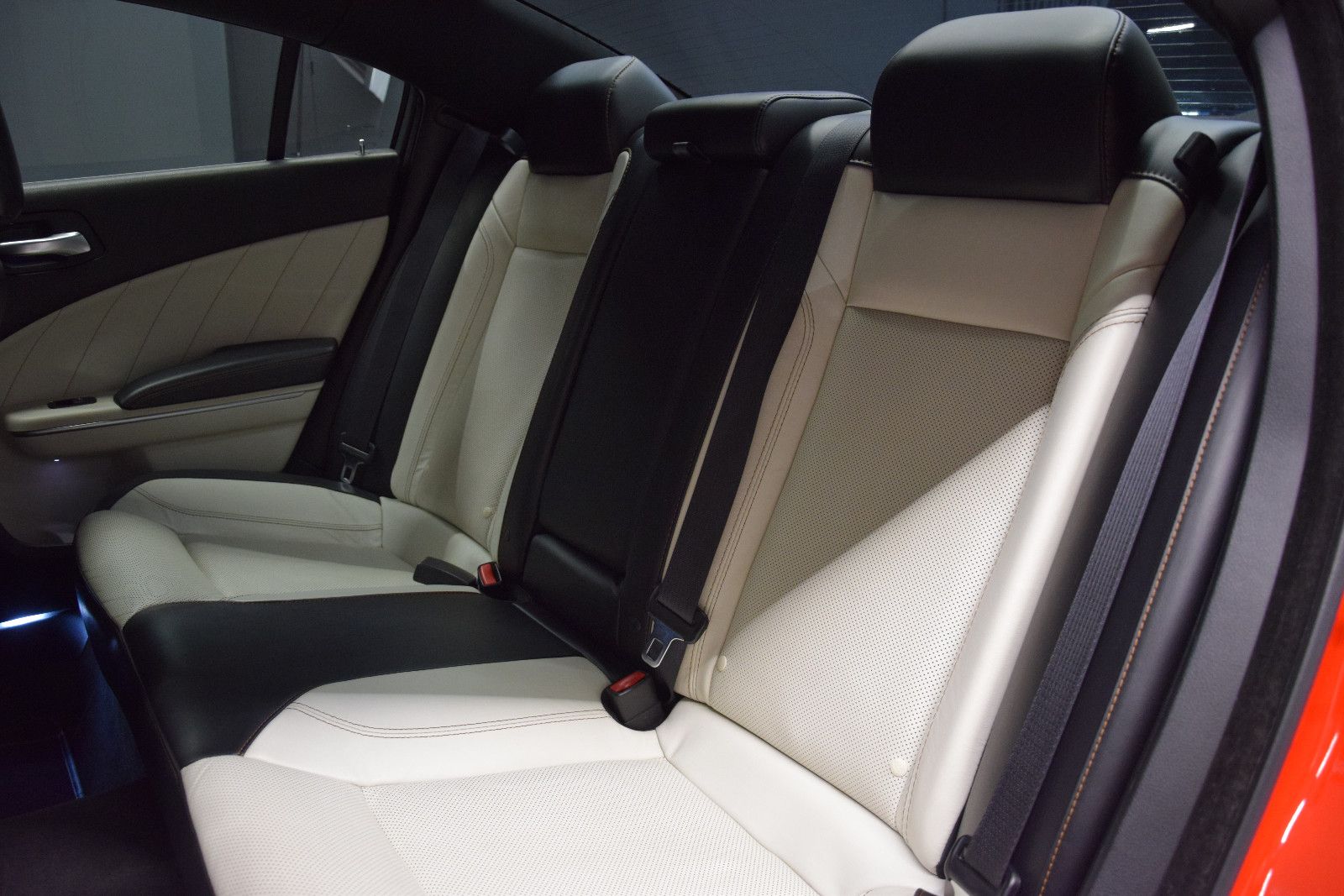 Fahrzeugabbildung Dodge Charger Schiebedach Sitzl Bi-Colo Alpine LED NAV