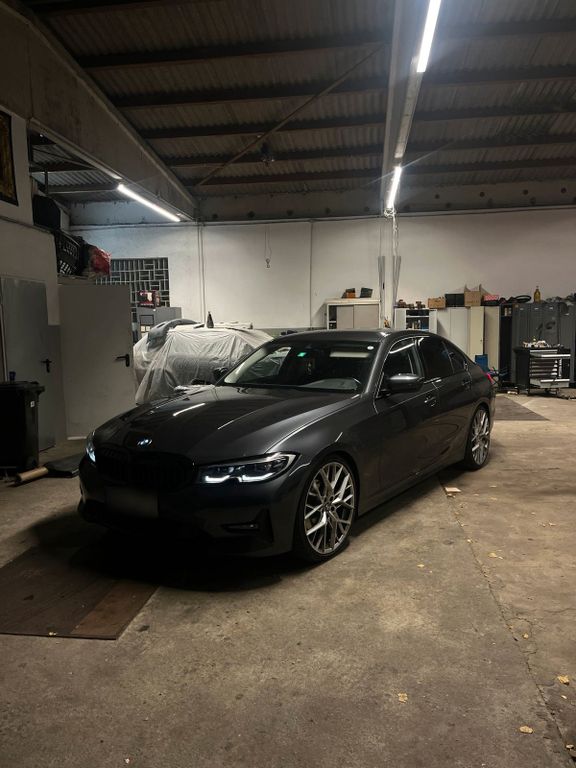 Image of BMW 320