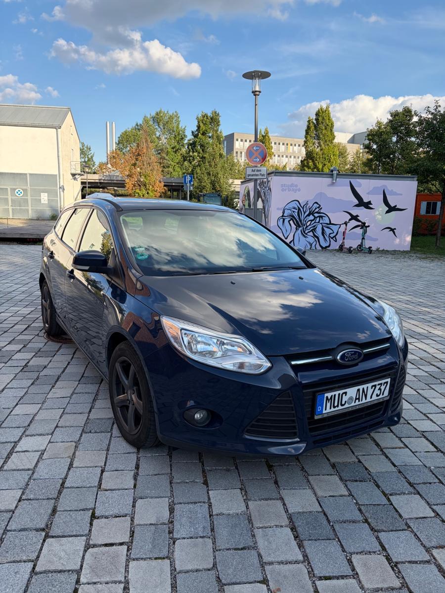 Ford Focus 2013 — вигляд ззаду