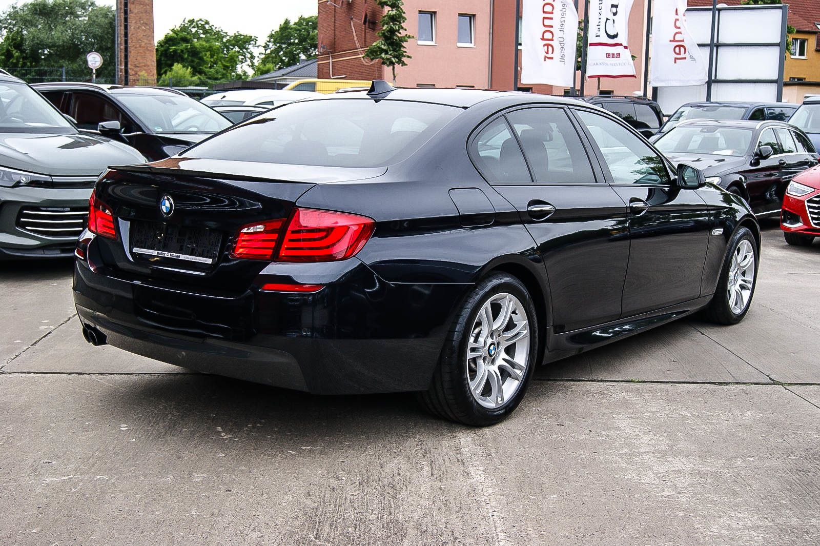 Fahrzeugabbildung BMW 525 d xDrive M-Sport SPORTPAKET SCHIEBEDACH STHZ