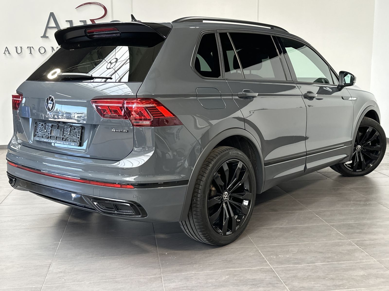 Fahrzeugabbildung Volkswagen Tiguan 4M R-Line Black NAV+IQ-LIGHT+AHK+VC+KAMER