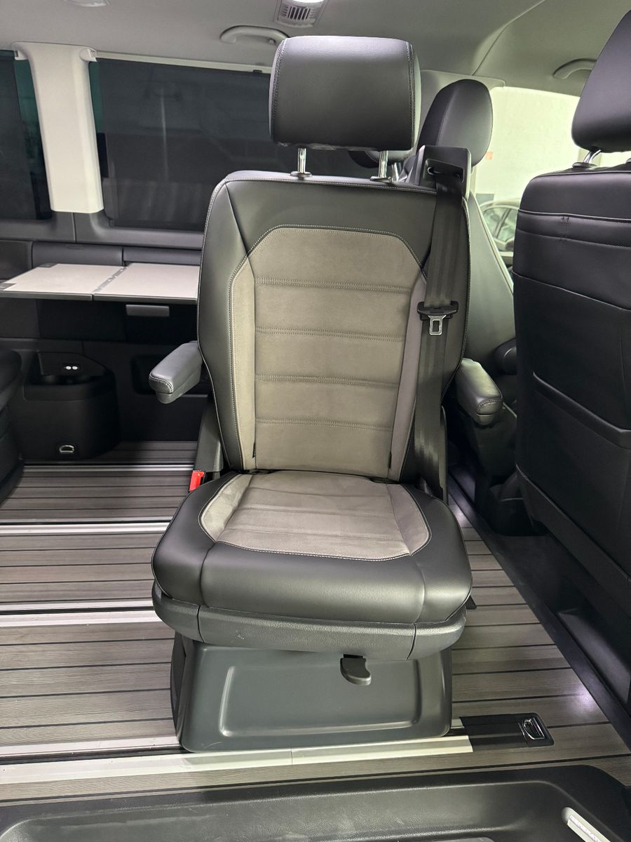 Fahrzeugabbildung Volkswagen T6.1 4M DSG IQ.DRIVE INDIVIDUAL EDITION 6-SITZER